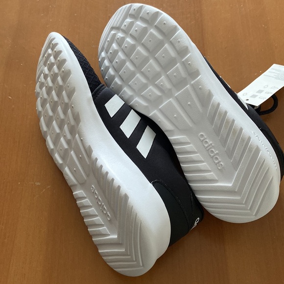 Brand new Adidas QT Racer cloud foam (girls size 6 1/2) - Picture 3 of 4